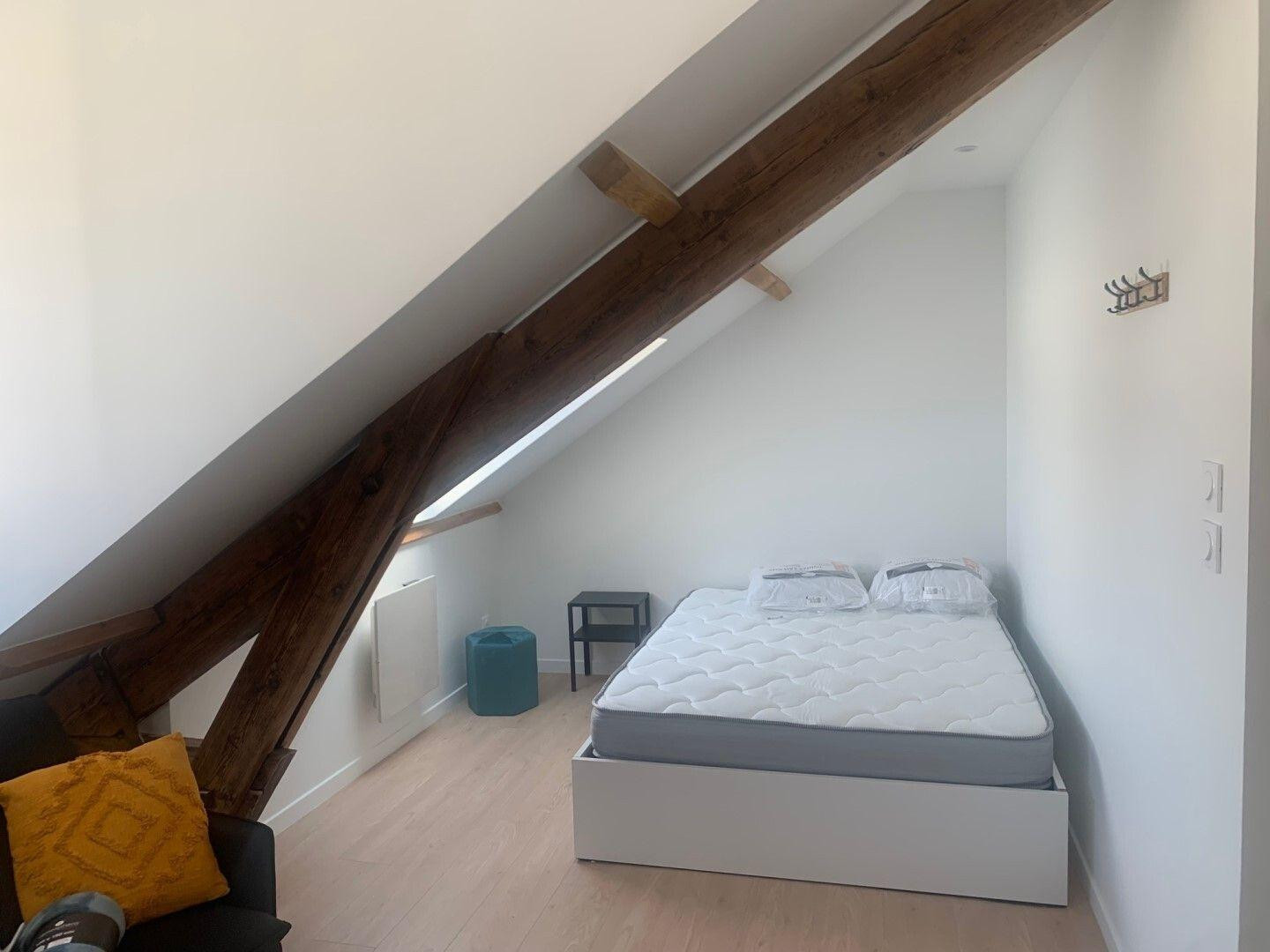 
                                                Location
                                                 Beau studio entièrement meublé 22m² refait à neuf