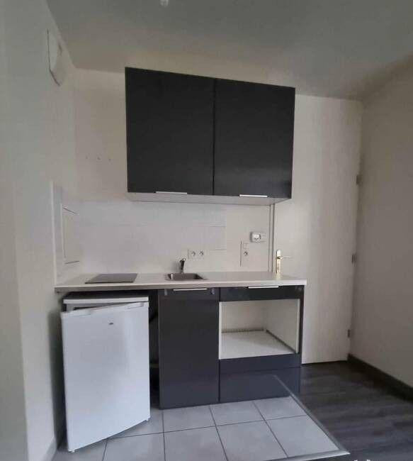 
                                                Colocation
                                                 Beau studio entièrement meublé 31m²