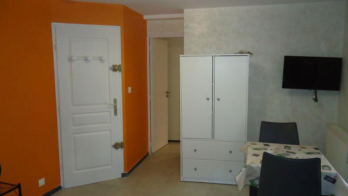 
                                                Location
                                                 Beau studio entièrement rénové 20m² centre