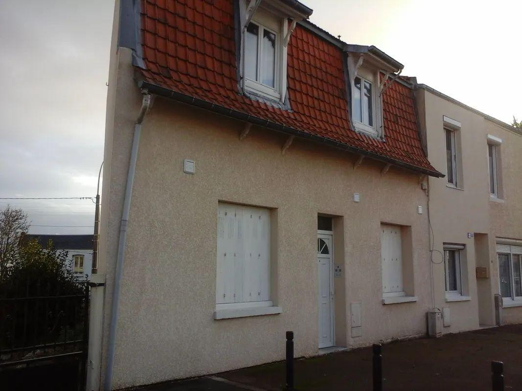 
                                                Location
                                                 Beau studio Etudiant quartier St Cécile proche IUT