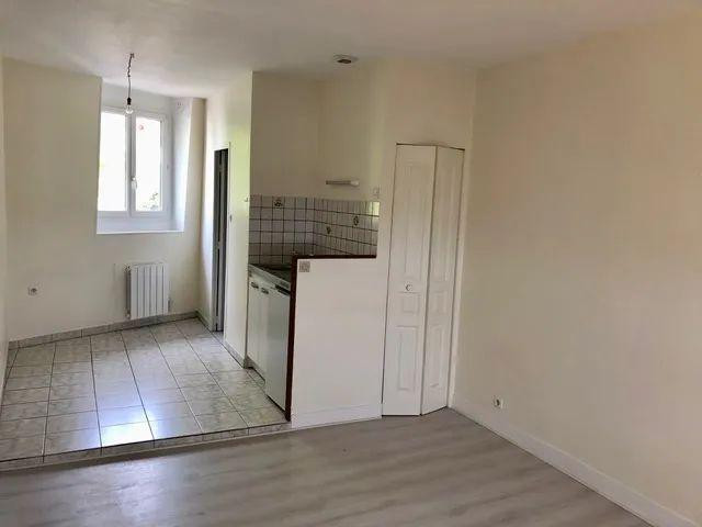 
                                                Location
                                                 Beau studio Etudiant quartier St Cécile proche IUT
