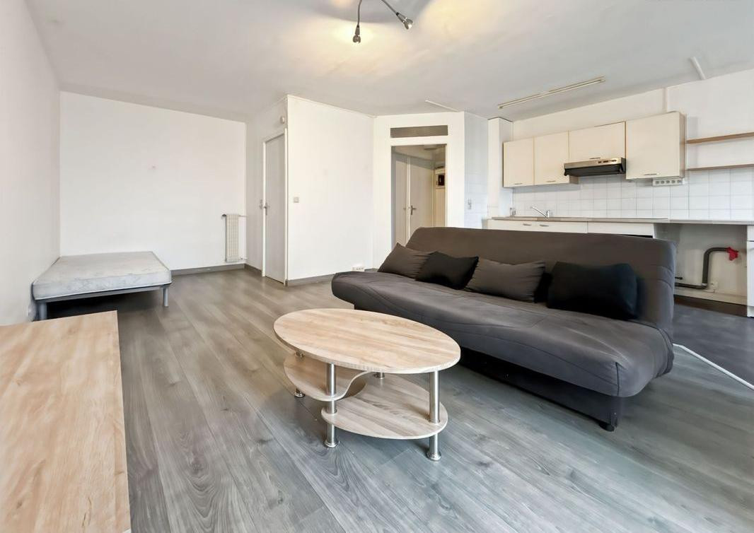 
                                                Location
                                                 Beau studio lumineux 34m²