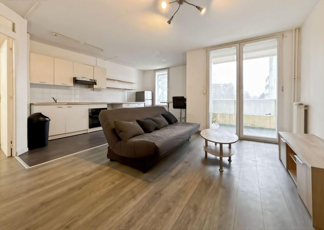 
                                                Location
                                                 Beau studio lumineux 34m²
