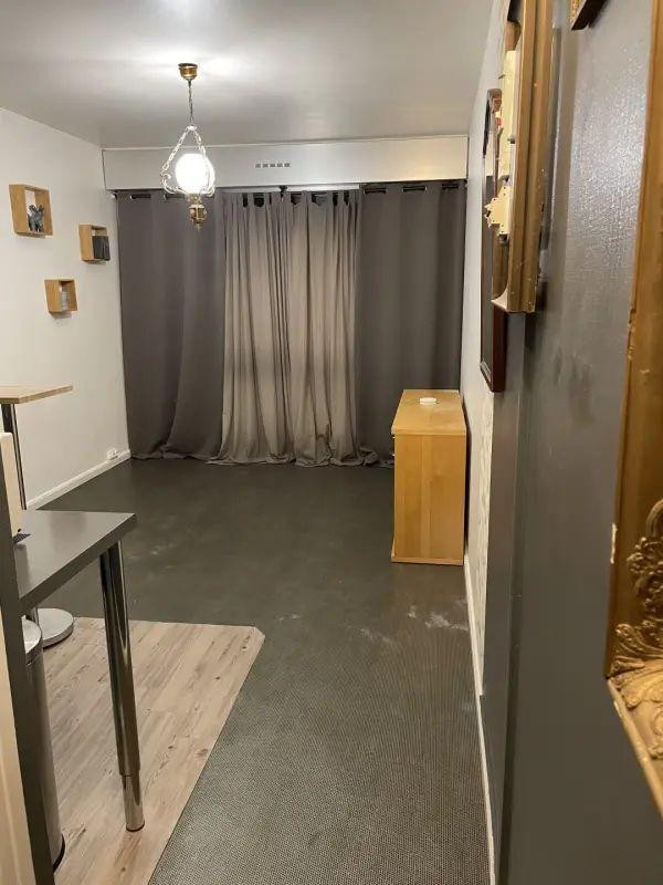 
                                                Location
                                                 Beau studio lumineux à louer au Chesnay 78