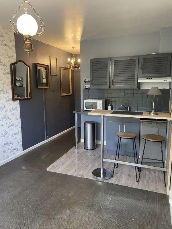 
                                                Location
                                                 Beau studio lumineux à louer au Chesnay 78