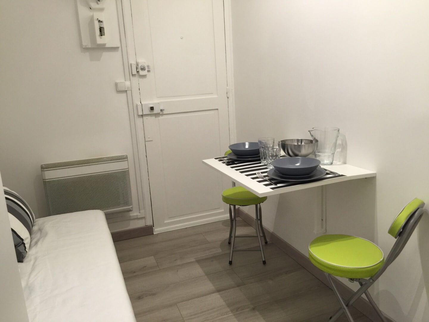
                                                Location
                                                 Beau studio meublé 10m² vue sur les toits