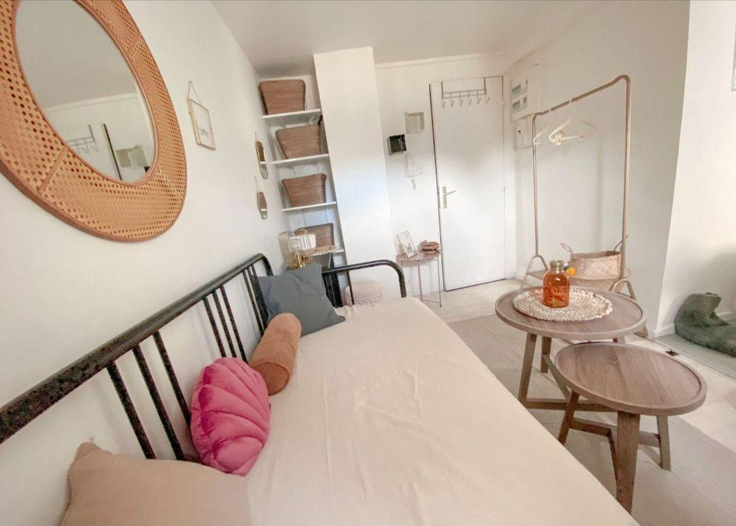 
                                                Location
                                                 Beau studio meublé 13m² confortable