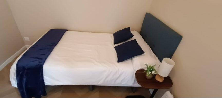 
                                                Location
                                                 Beau studio meublé 14m²