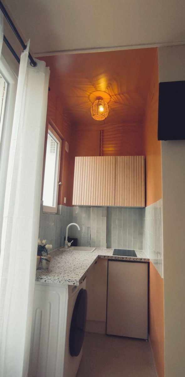
                                                Location
                                                 Beau studio meublé 14m²