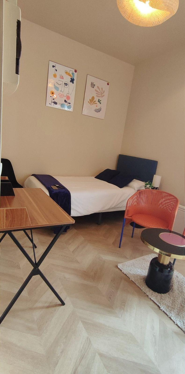 
                                                Location
                                                 Beau studio meublé 14m²