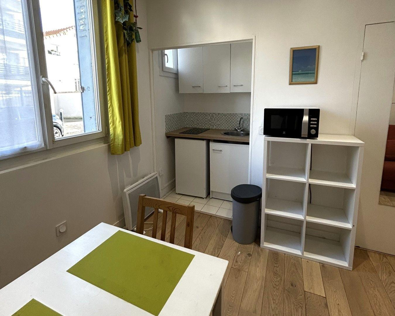 
                                                Location
                                                 Beau studio meublé 14m² lumineux et bien agencé