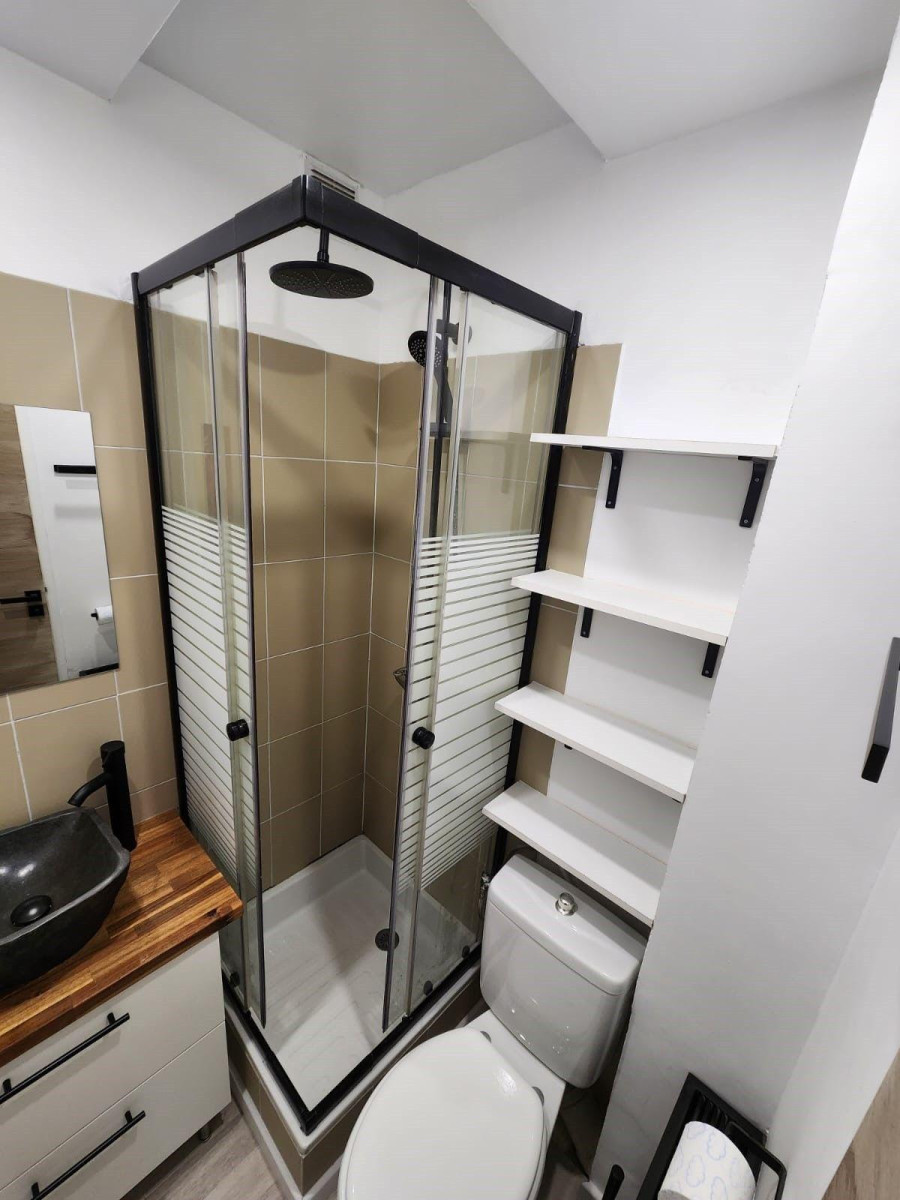 
                                                Location
                                                 Beau studio meublé 15 m² entièrement rénové