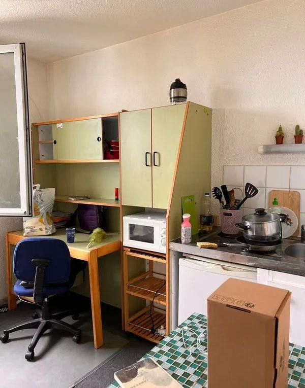
                                                Location
                                                 Beau studio meublé 15m²