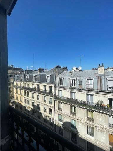
                                                Location
                                                 Beau studio meublé 15m²