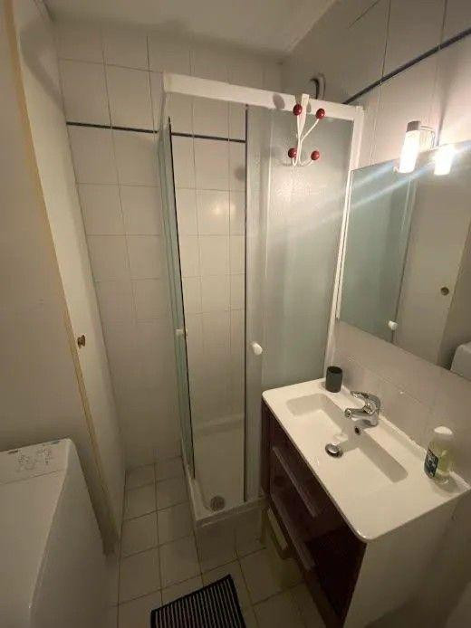 
                                                Location
                                                 Beau studio meublé 15m²