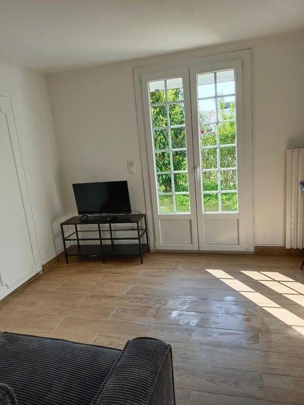 
                                                Location
                                                 Beau studio meublé 15m² à Ozoir La Ferrière