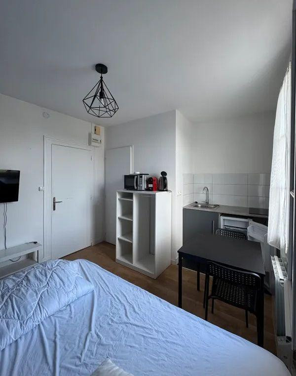 
                                                Location
                                                 Beau studio meublé 15m² Quartier Velpeau / Gare