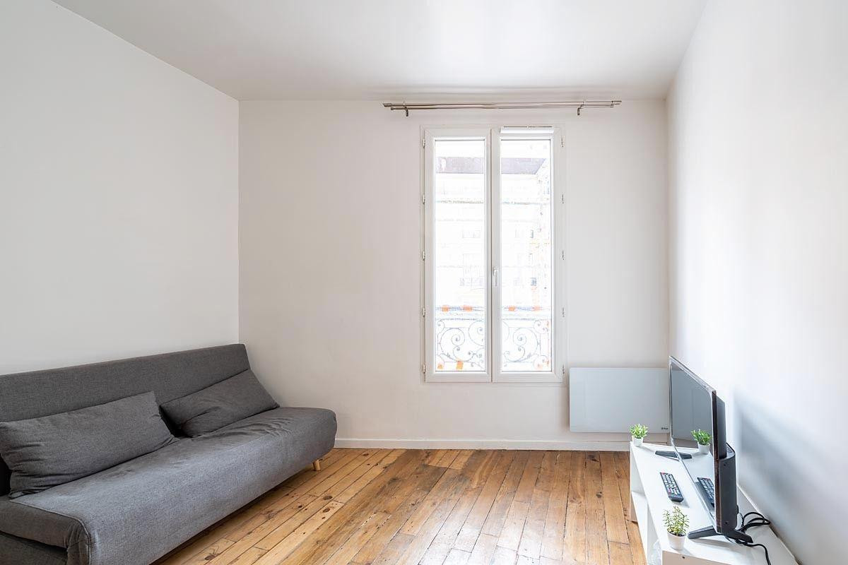 
                                                Location
                                                 Beau studio meublé 16m²