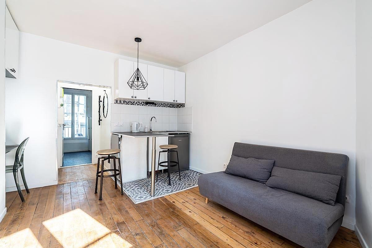 
                                                Location
                                                 Beau studio meublé 16m²