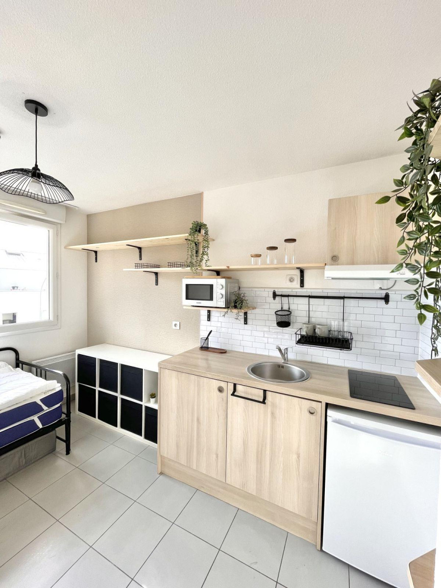 
                                                Location
                                                 Beau studio meublé 16m² dans résidence étudiante
