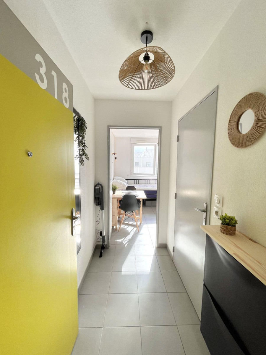 
                                                Location
                                                 Beau studio meublé 16m² dans résidence étudiante