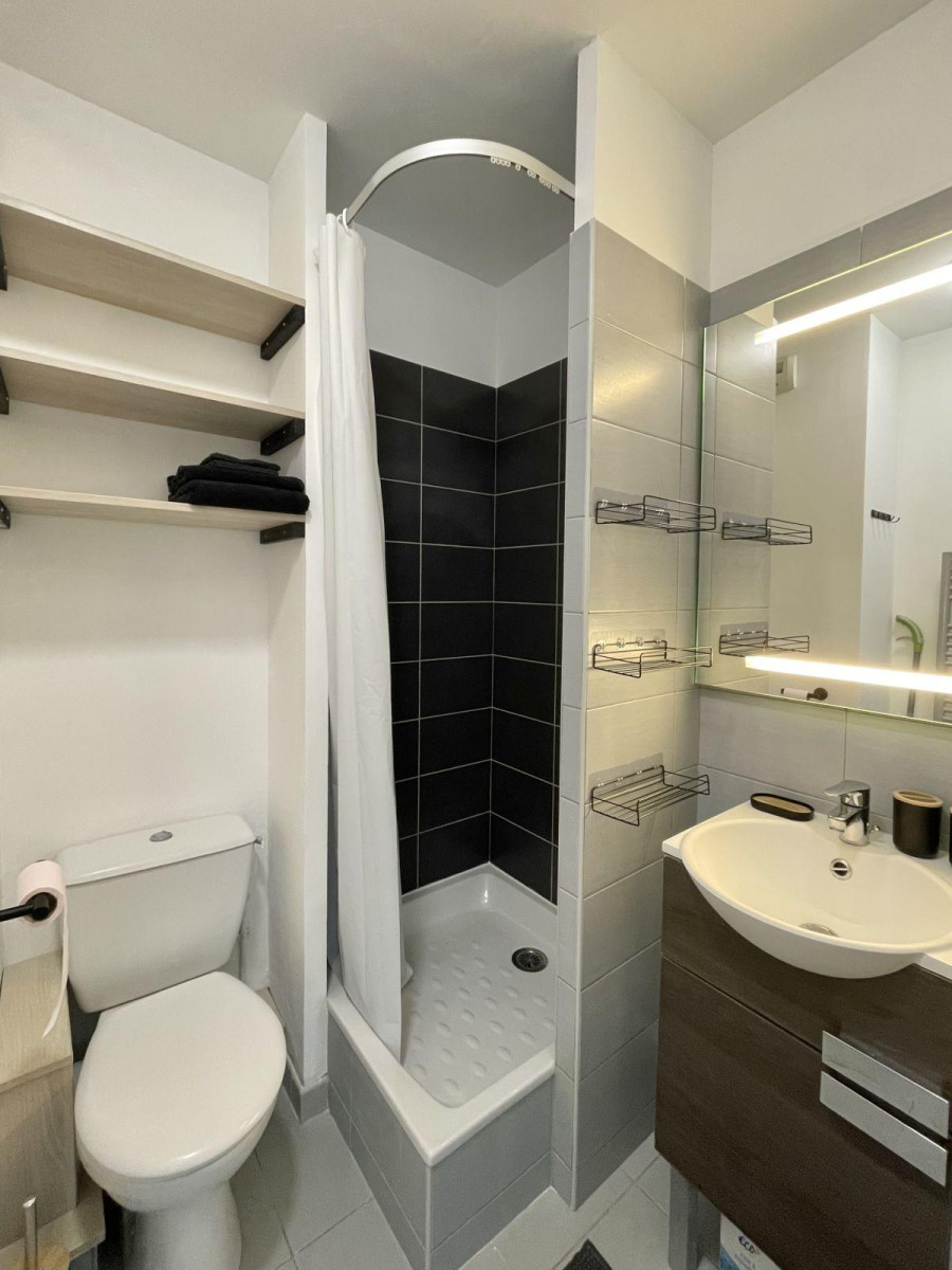 
                                                Location
                                                 Beau studio meublé 16m² dans résidence étudiante