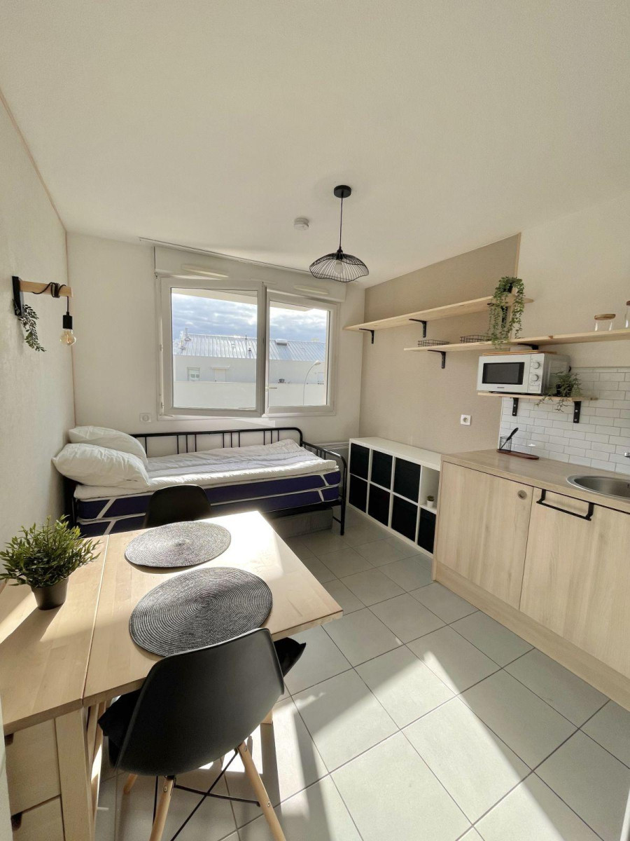 
                                                Location
                                                 Beau studio meublé 16m² dans résidence étudiante