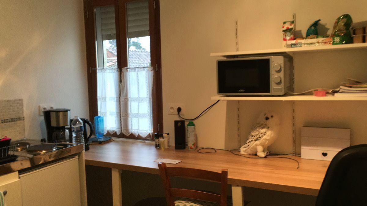 
                                                Location
                                                 Beau studio meublé 16m² idéal ETUDIANT