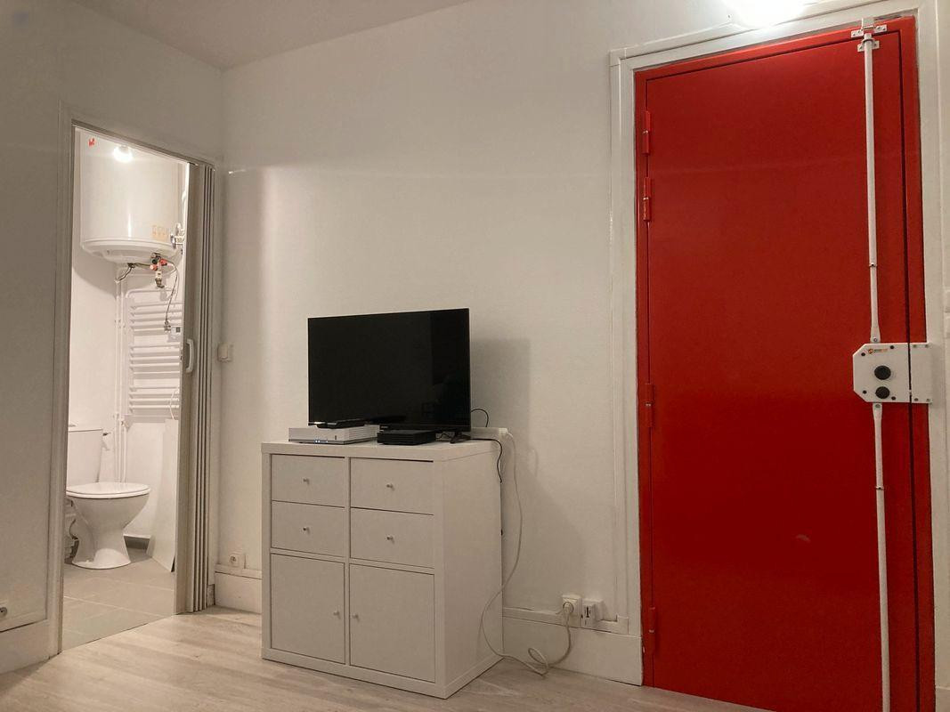 
                                                Location
                                                 Beau studio meublé 16m² Nation