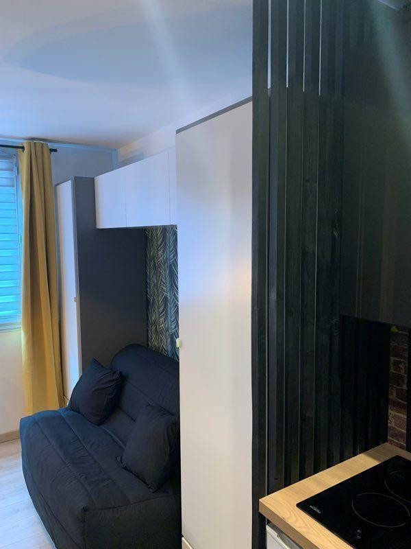 
                                                Location
                                                 Beau studio meublé 17m²