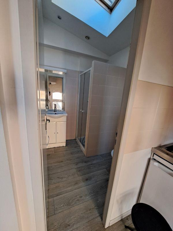 
                                                Location
                                                 Beau studio meublé 17m²
