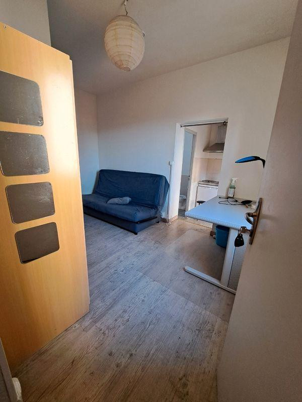 
                                                Location
                                                 Beau studio meublé 17m²