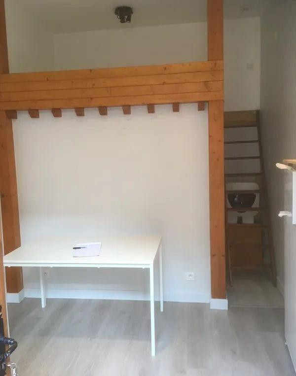 
                                                Location
                                                 Beau studio meublé 17m² avec accès cour