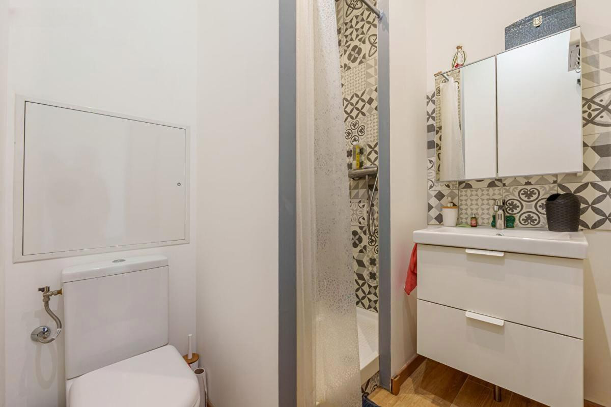 
                                                Location
                                                 Beau studio meublé 17m² avec grand balcon