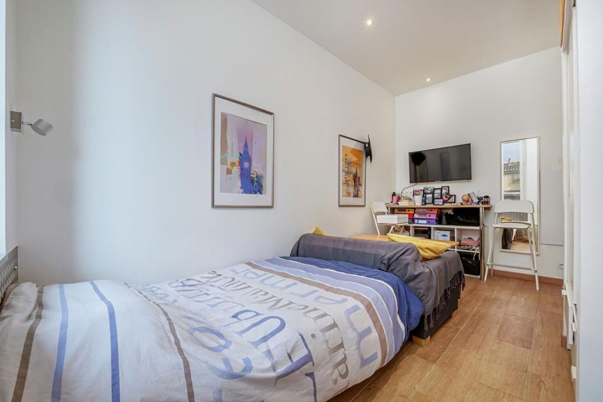 
                                                Location
                                                 Beau studio meublé 17m² avec grand balcon