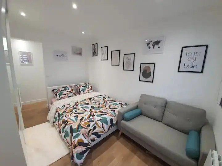
                                                Location
                                                 Beau studio meublé 17m² cosy à Aulnay sous bois