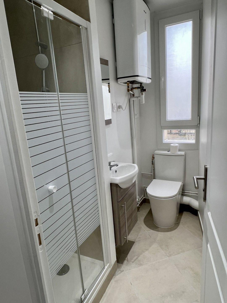 
                                                Location
                                                 Beau studio meublé 17m² entièrement refait à neuf