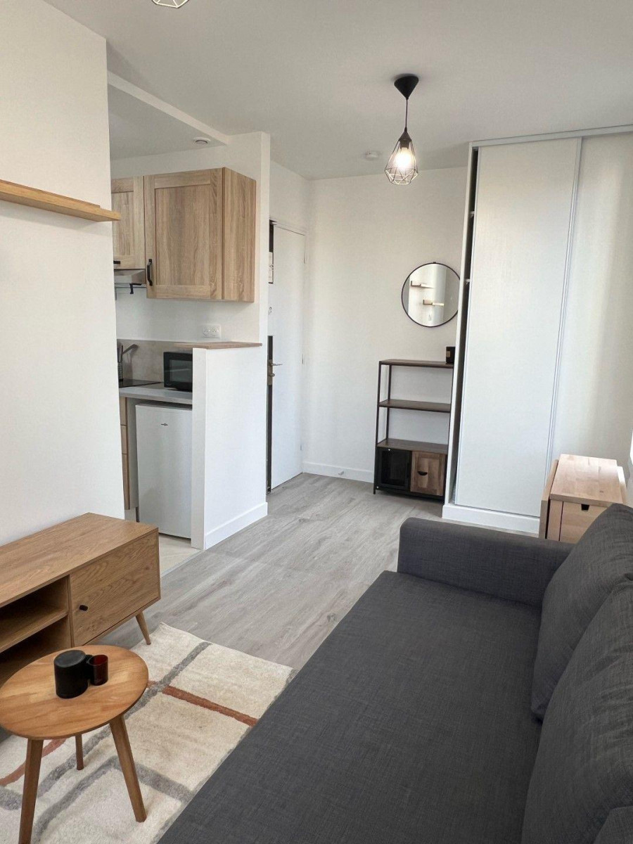 
                                                Location
                                                 Beau studio meublé 17m² entièrement refait à neuf