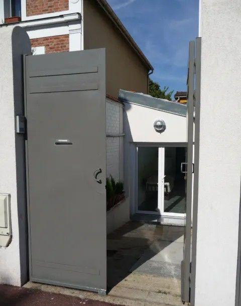 
                                                Location
                                                 Beau studio meublé 17m² refait cour privative 13m²