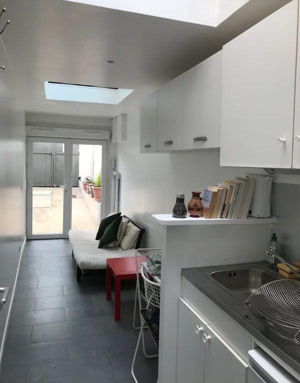 
                                                Location
                                                 Beau studio meublé 17m² refait cour privative 13m²