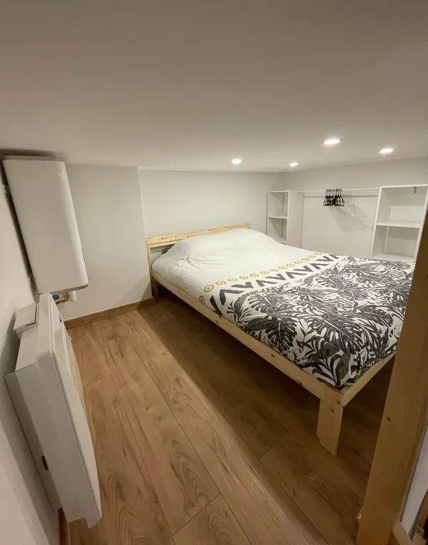 
                                                Location
                                                 Beau studio meublé 17m² rénové Hôtel de Ville