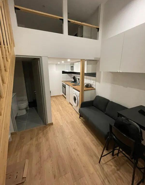 
                                                Location
                                                 Beau studio meublé 17m² rénové Hôtel de Ville