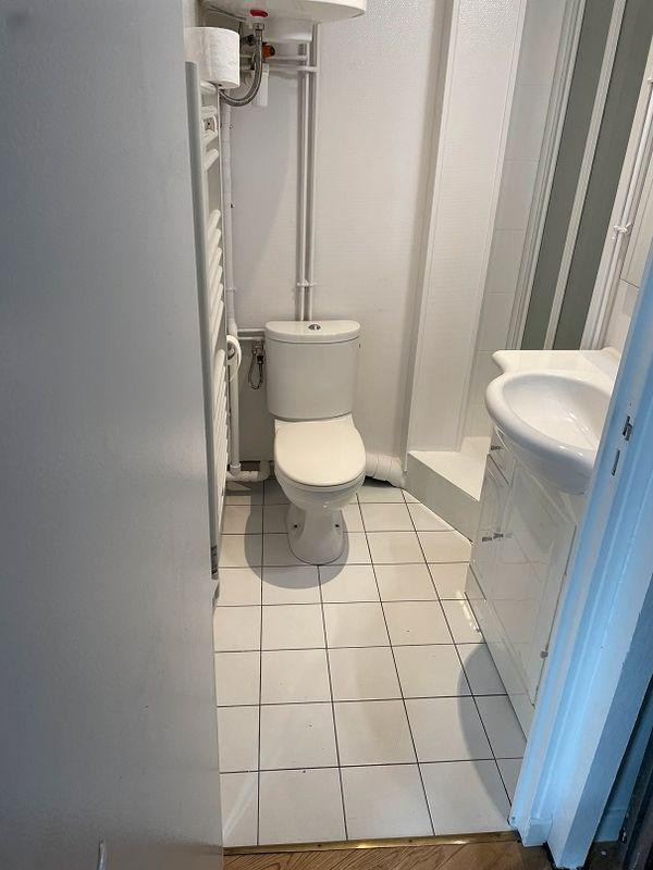 
                                                Location
                                                 Beau studio meublé 18m²