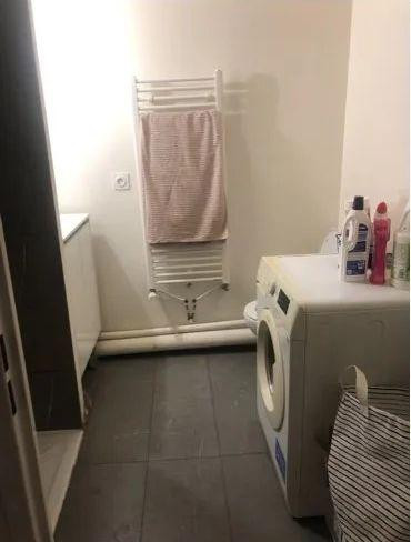 
                                                Location
                                                 Beau studio meublé 18m²