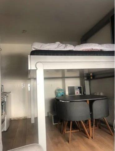 
                                                Location
                                                 Beau studio meublé 18m²
