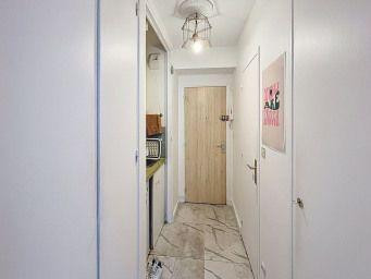 
                                                Colocation
                                                 Beau studio meublé 18m²