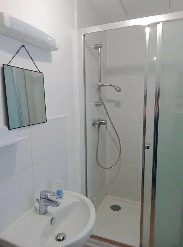 
                                                Location
                                                 Beau studio meublé 18m²