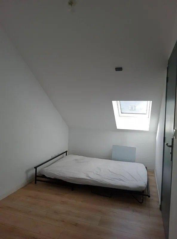 
                                                Location
                                                 Beau studio meublé 18m²