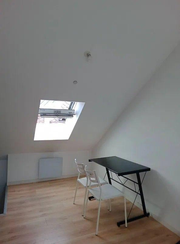 
                                                Location
                                                 Beau studio meublé 18m²