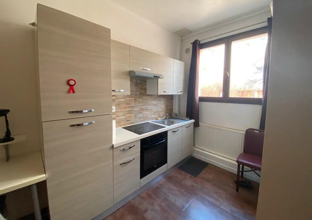
                                                Location
                                                 Beau studio meublé 18m²